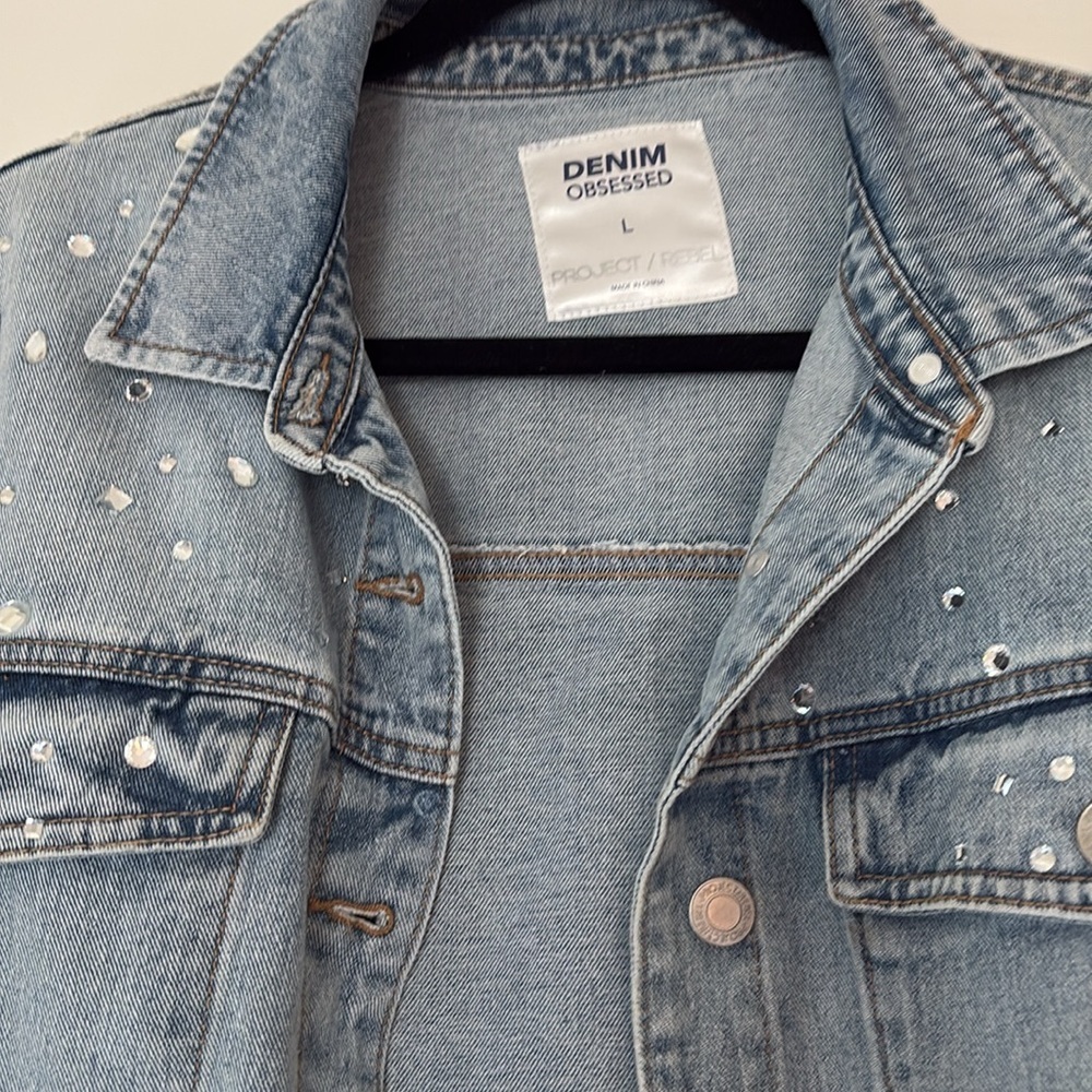 Cropped Denim Jacket - Picture 2 of 6